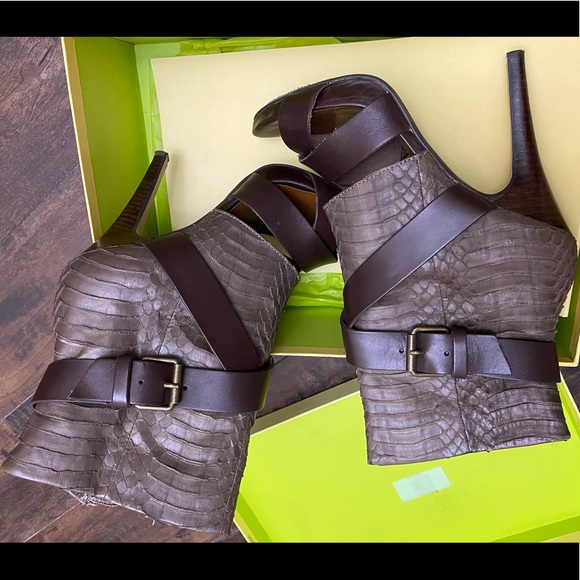 Snake skin, sock bootie heels 👠 - Picture 2 of 11